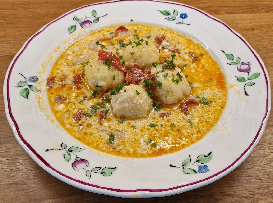 Gluténmentes kolbászos gombócleves