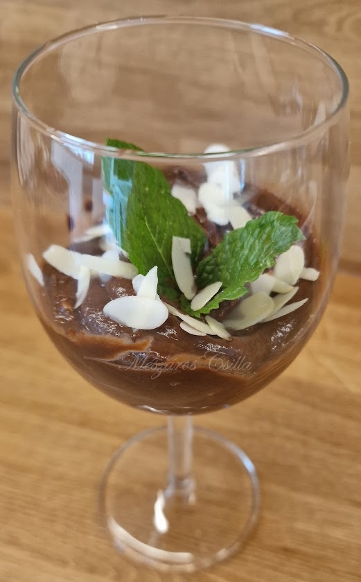 Csokoládés avokádó mousse