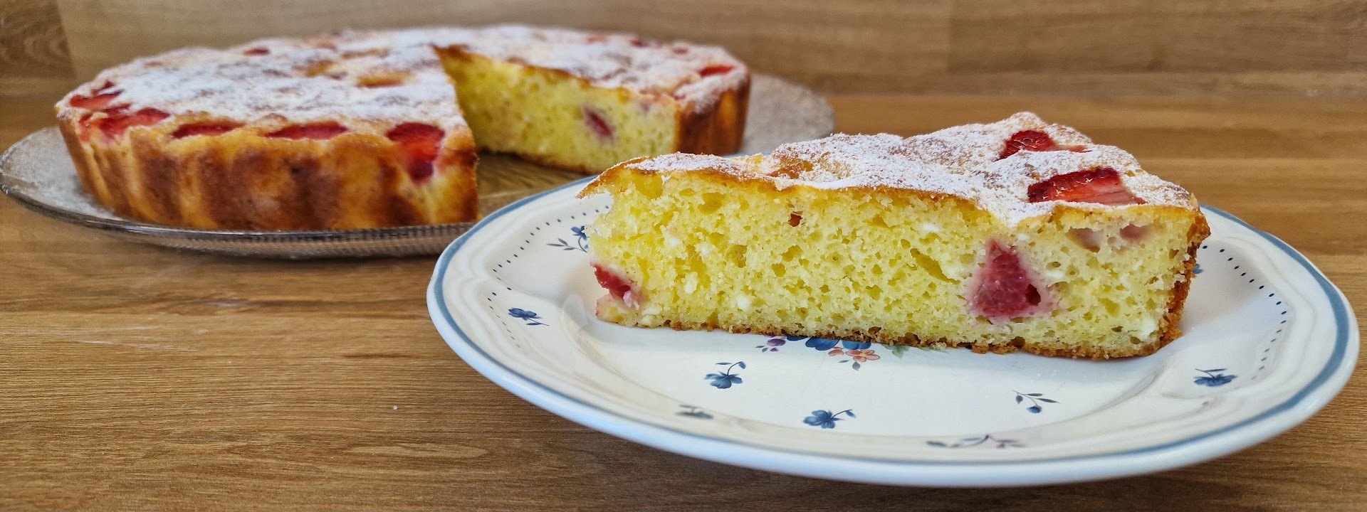 Glutén- és laktózmentes epres-málnás túrós piskóta