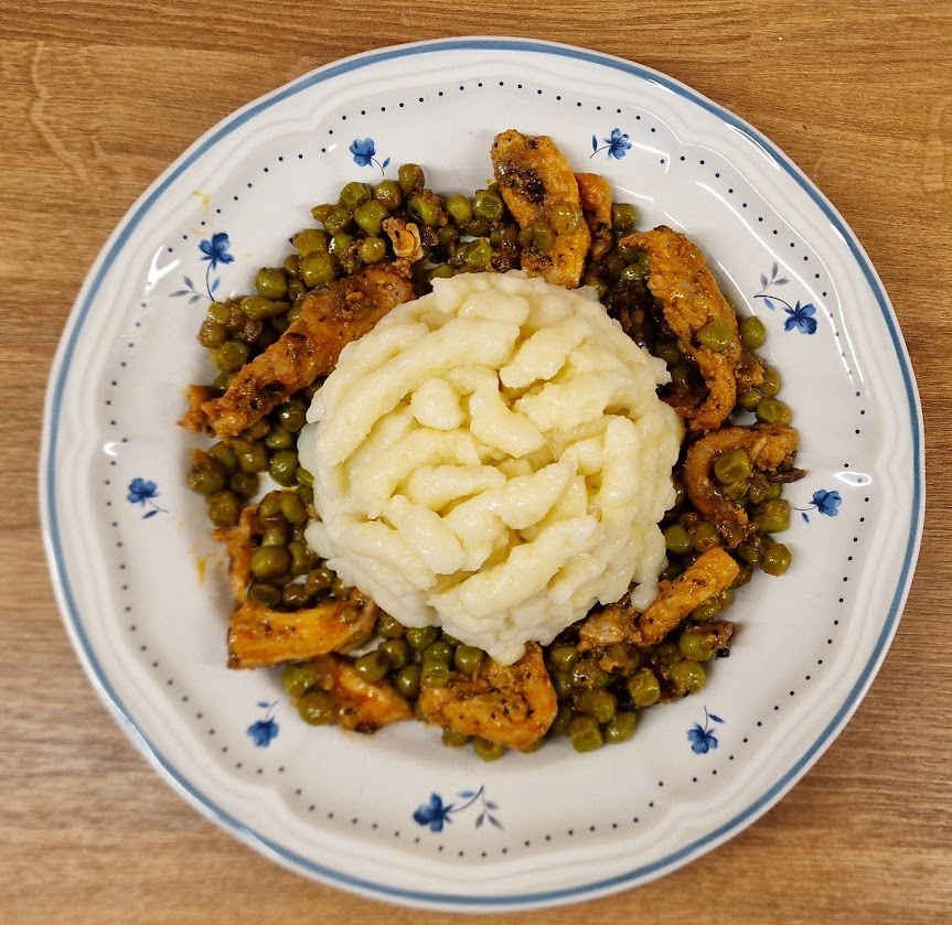 Gluténmentes borsópörkölt nokedlival